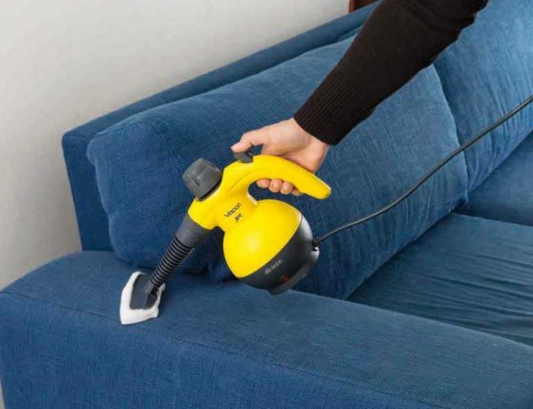 Техника для чистки дивана в домашних условиях