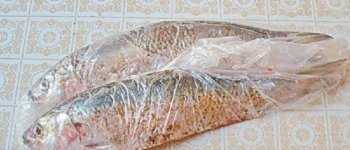 Сельдь слабосоленая в вакуумной упаковке. Малосольная селедка в масле. Сельдь в банке в рассоле. Как долго сохранить селедку в холодильнике. Как долго сохранить селедку в холодильнике.