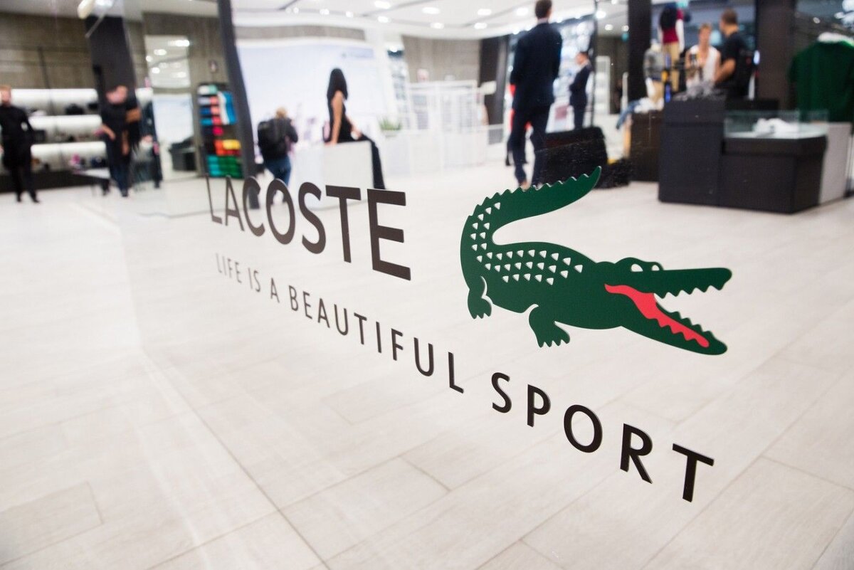 Что означает перевод lacoste?
